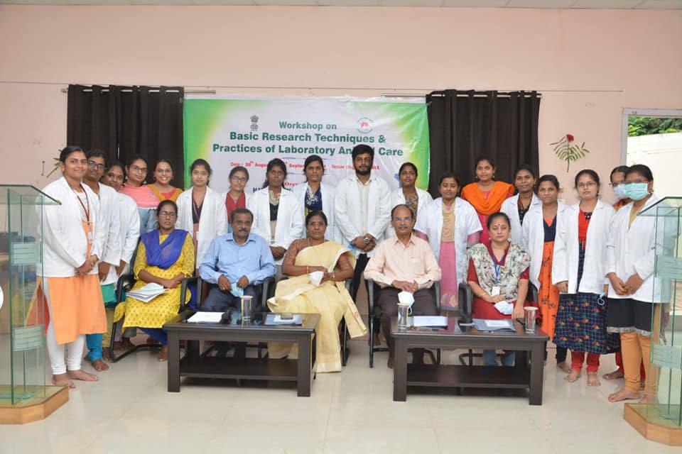 animal-workshop-report-21-participants-with-chief-guest